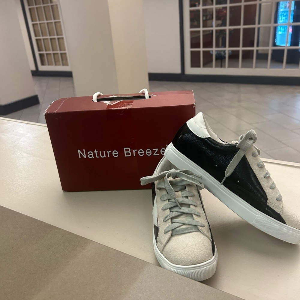 Sneakers Nature Breeze Monochrome Casual Sneakers Brand NEW!! With box size 6